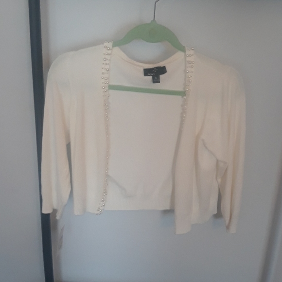 Elegant White Shrug - Picture 1 of 10